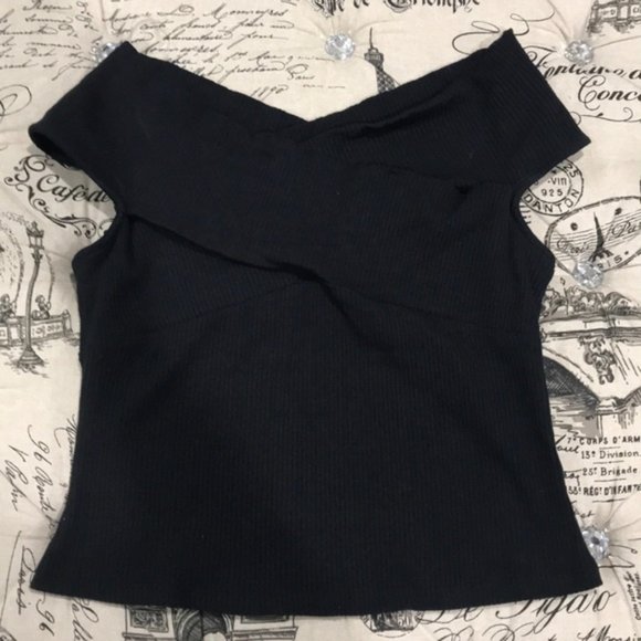 Lush Crisscross Off-the-Shoulder Top - Picture 4 of 6